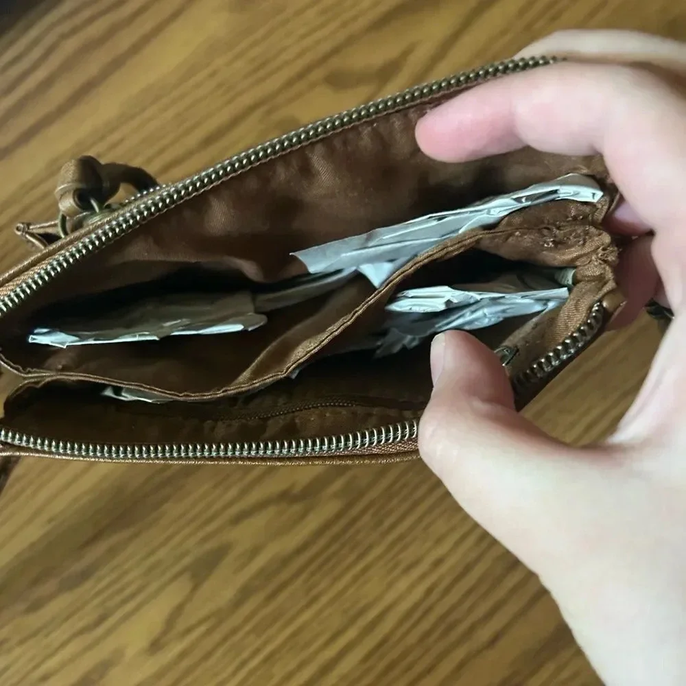 Brown Wallet Wristlet NWOT New, Never used, Unbranded Small Long Shoulder Purse - Picture 4 of 4